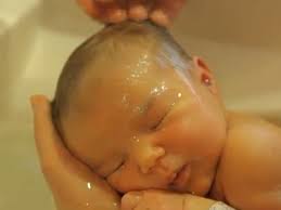 Baby in bad – een mooi ritueel