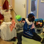 Sinterklaas sint piet sinterklaasfeest 5 december vieren crèche pepernoten taaitaai op schoot cadeau kado